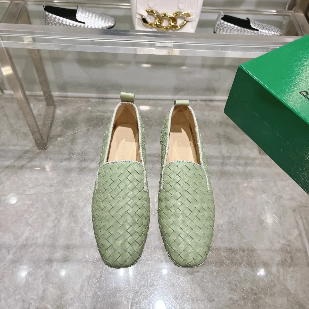 [BV] Top P: 760💰Size for couples: 35-44 (Female 40.41. Male 38 45. Customized and non-returnable) (Bottega Veneta) Genuine leather outsole classic woven beanie shoes, set of feet and heels for two wears Blessed are the little feet👣👣Comfortable casual shoes that can be worn all year round, made of imported first-layer sheepskin➕fine-quality sheepskin leather, imported sheepskin lining, luxury genuine leather outsole [rose][rose], Bottega Veneta is an Italian luxury brand. Made using traditional Italian leather craftsmanship. .